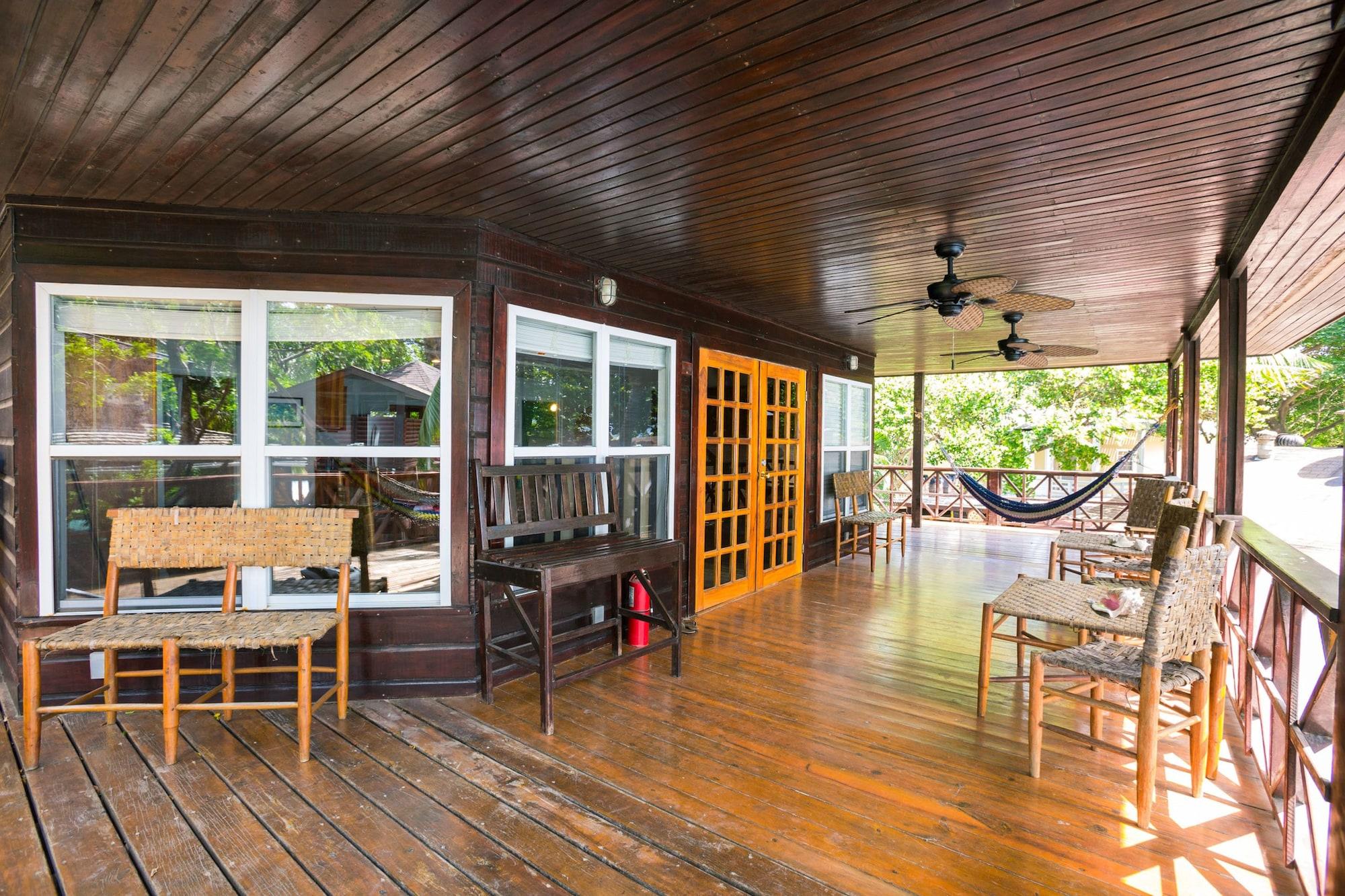 Bananarama Dive & Beach Resort West Bay Exterior foto