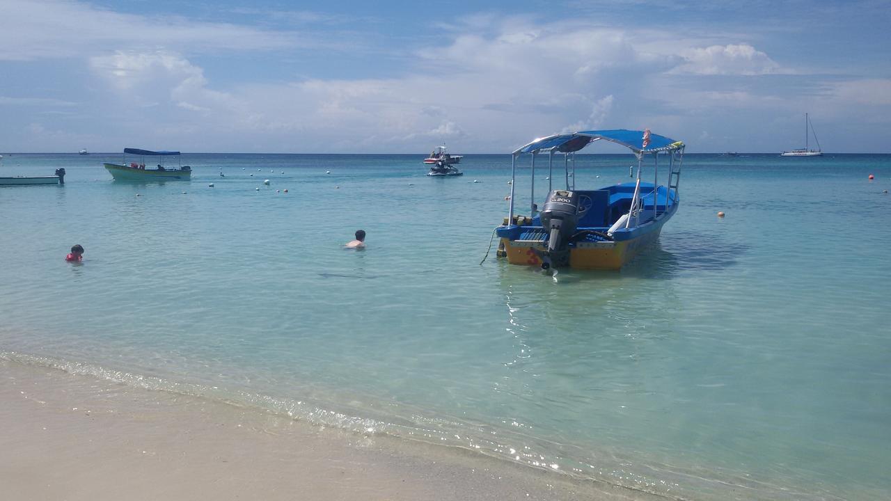 Bananarama Dive & Beach Resort West Bay Exterior foto
