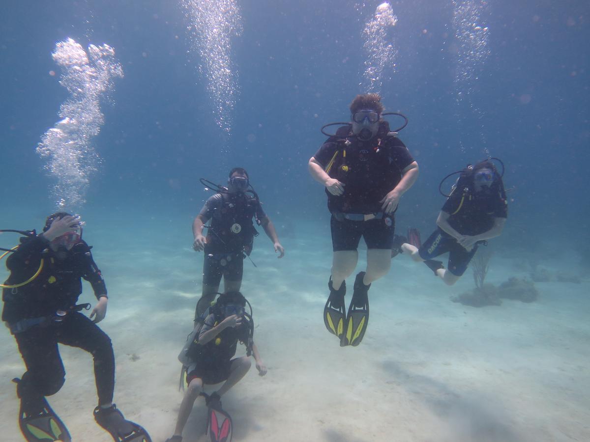 Bananarama Dive & Beach Resort West Bay Exterior foto