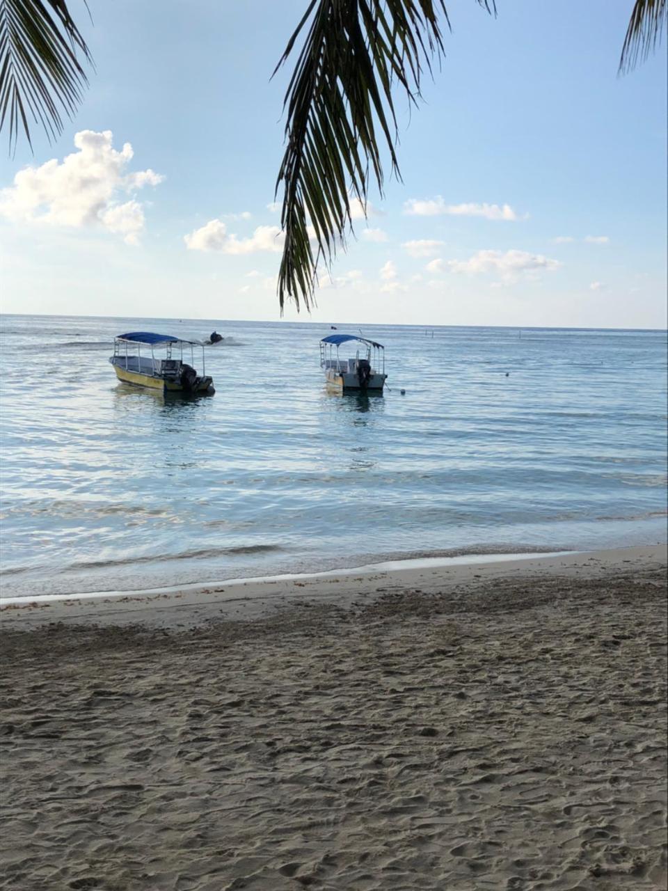 Bananarama Dive & Beach Resort West Bay Exterior foto