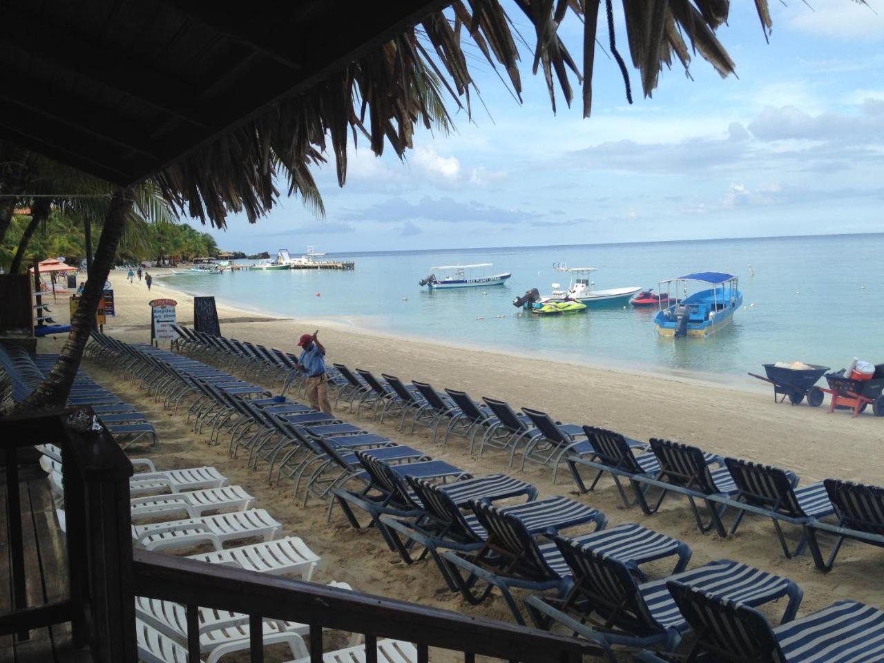 Bananarama Dive & Beach Resort West Bay Exterior foto