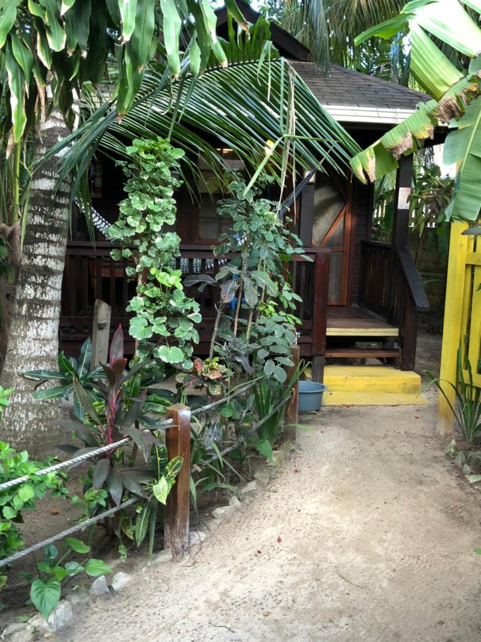 Bananarama Dive & Beach Resort West Bay Exterior foto